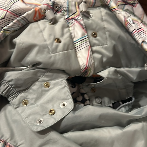 Volcom Women’s Snowboarding Jacket with Hood Size Medium - Picture 8 of 8